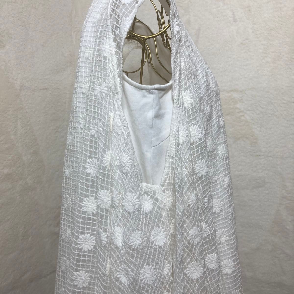 美品】BEARDSLEY ビアズリー 刺繍 カットソー ホワイト シルク 美品】BEARDSLEY ビアズリー 刺繍 カットソー ホワイト シルク