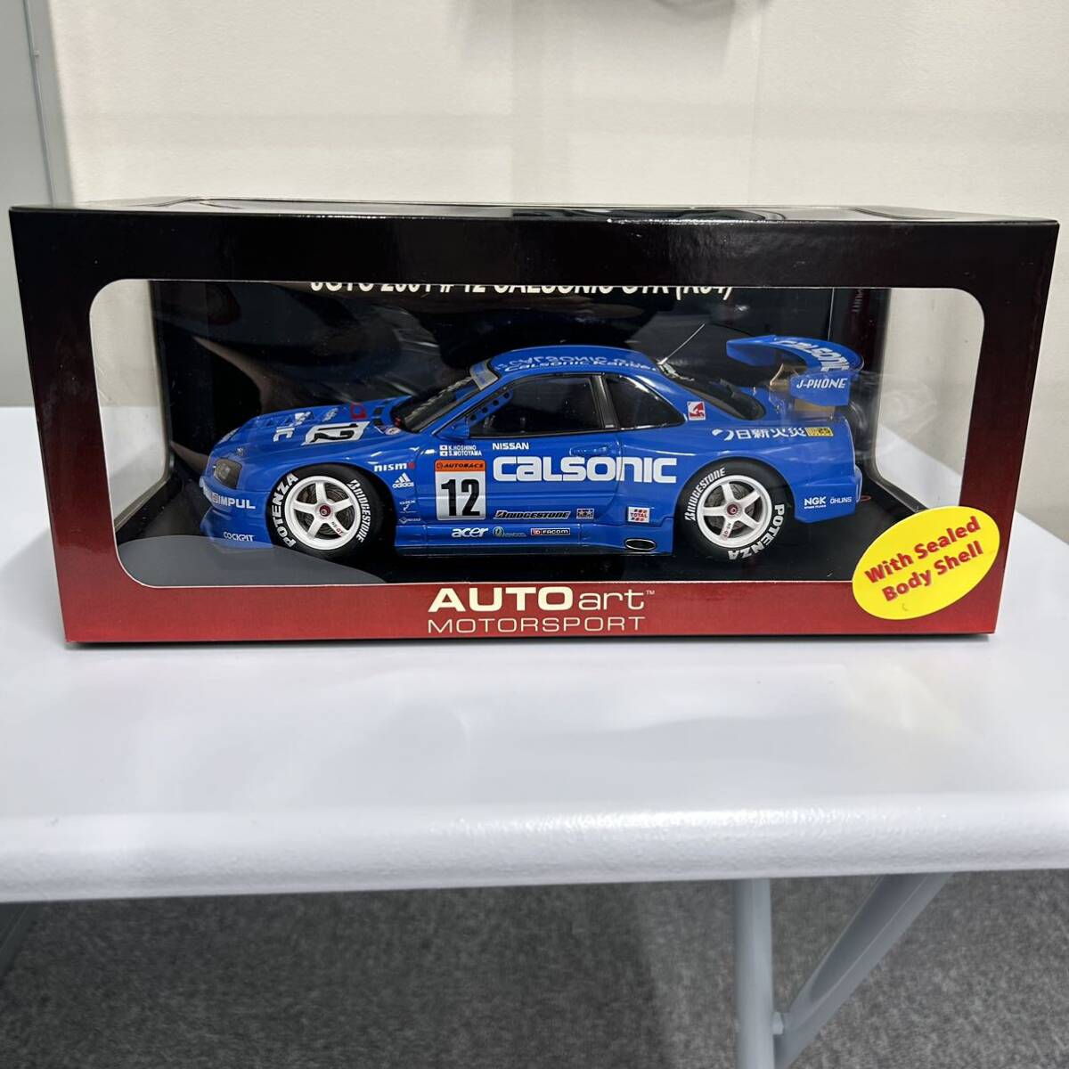 未使用 AUTOart NISSAN SKYLINE R34 JGTC 2001 CALSONIC #12 1/18スケール HOSHINO/MOTOYAMA ミニカー オートアート の画像1