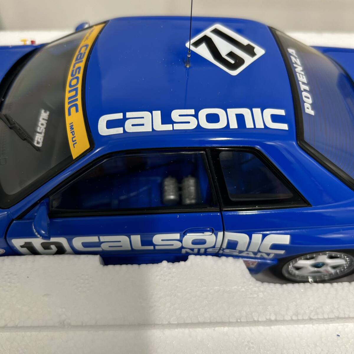 未使用AUTOart NISSAN SKYLINE GT-R (R32) GROUP A 1993 CALSONIC #12 スカイライン カルソニック ミニカー 1/18 オートアート の画像4