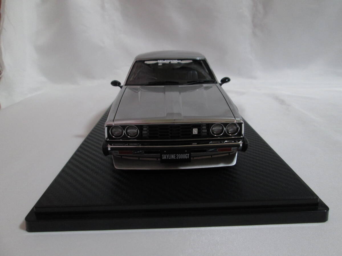 IG3233 1/18 Nissan Skyline 2000 GT-ES (C210) White With IG3233 1/18 Nissan Skyline 2000 GT-ES (C210) White With
