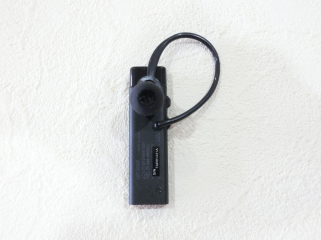 発売元KDD ( au ) / 新品未使用 Bluetooth ヘッドセット ハンズフリー 通話 / ワイヤレス イヤホン 耳掛け式 片耳 の画像3