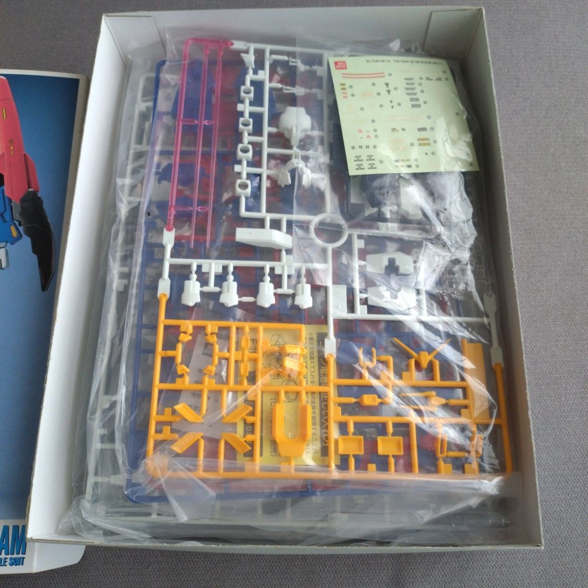 MSZ-006 Zガンダム (1/100スケール MG Zガンダム 機動戦士Z MSZ-006 Zガンダム (1/100スケール MG Zガンダム 機動戦士Z