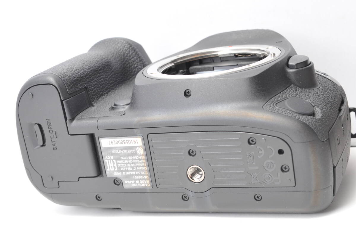 〓外観非常に綺麗〓キヤノン Canon EOS 5D Mark IV の画像3
