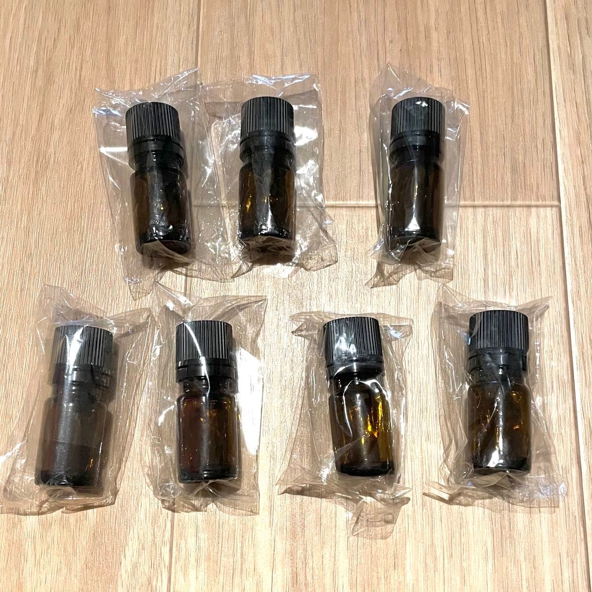 新品未使用　エッセンシャルオイル5ml 蓋付 ドロッパー付　遮光瓶　7本セット　茶色　ブラウン 遮光ボトル　ガラス