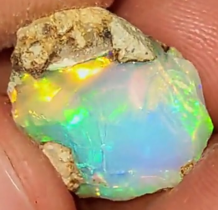  натуральный опал необогащённая руда Ethiopian Opal Stone Weight 7.00 CTS tone size 14X13X8 mm необогащённая руда no2