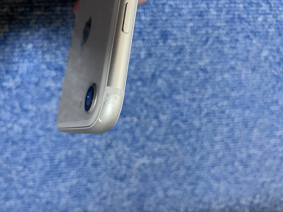 iPhone 8 ホワイト 白 64GB SIMフリー 本体 au 美品 利用制限〇 no4の画像4