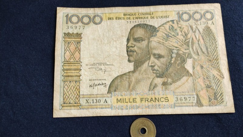 上品+ 西アフリカ共同通貨A・コートジボワール 1965年 高額 1000フラン P-103Akの画像1