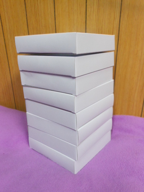 『送料無料です』 ◆ギフトBOX プレゼントなどに ◆白色 紙製 小箱 18x18x4cm ８個の画像2