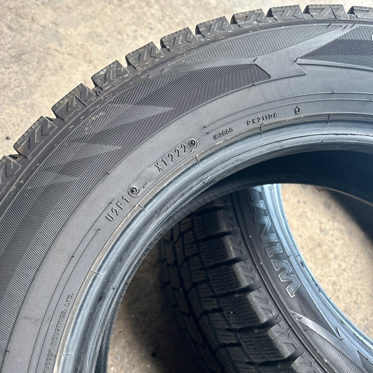 215/60R16 95Q ダンロップ ウィンターマックス 2022年製造 バリ山 4本セット 千葉県木更津市より 引き取り可 _画像3