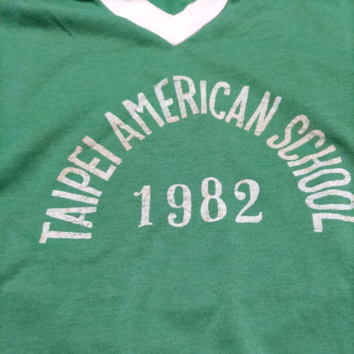 32　アメリカ古着　☆ビンテージ　８０‘　TAIPEI　AMERICANSCHOOLＴシャツ　Vintage　/ロゴ入り　_画像3