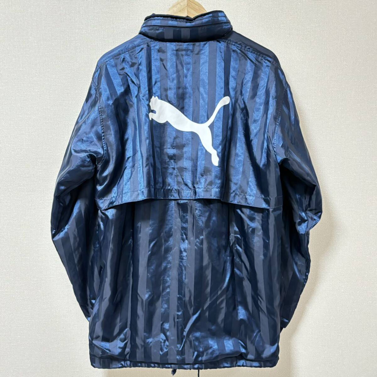 【PUMA】プーマ ジャンパー ネイビー 紺 裏起毛 ストライプ 光沢 94th ポケット ロゴ 刺しゅう フード リブ メンズ サイズXO/Y8588SS_画像2