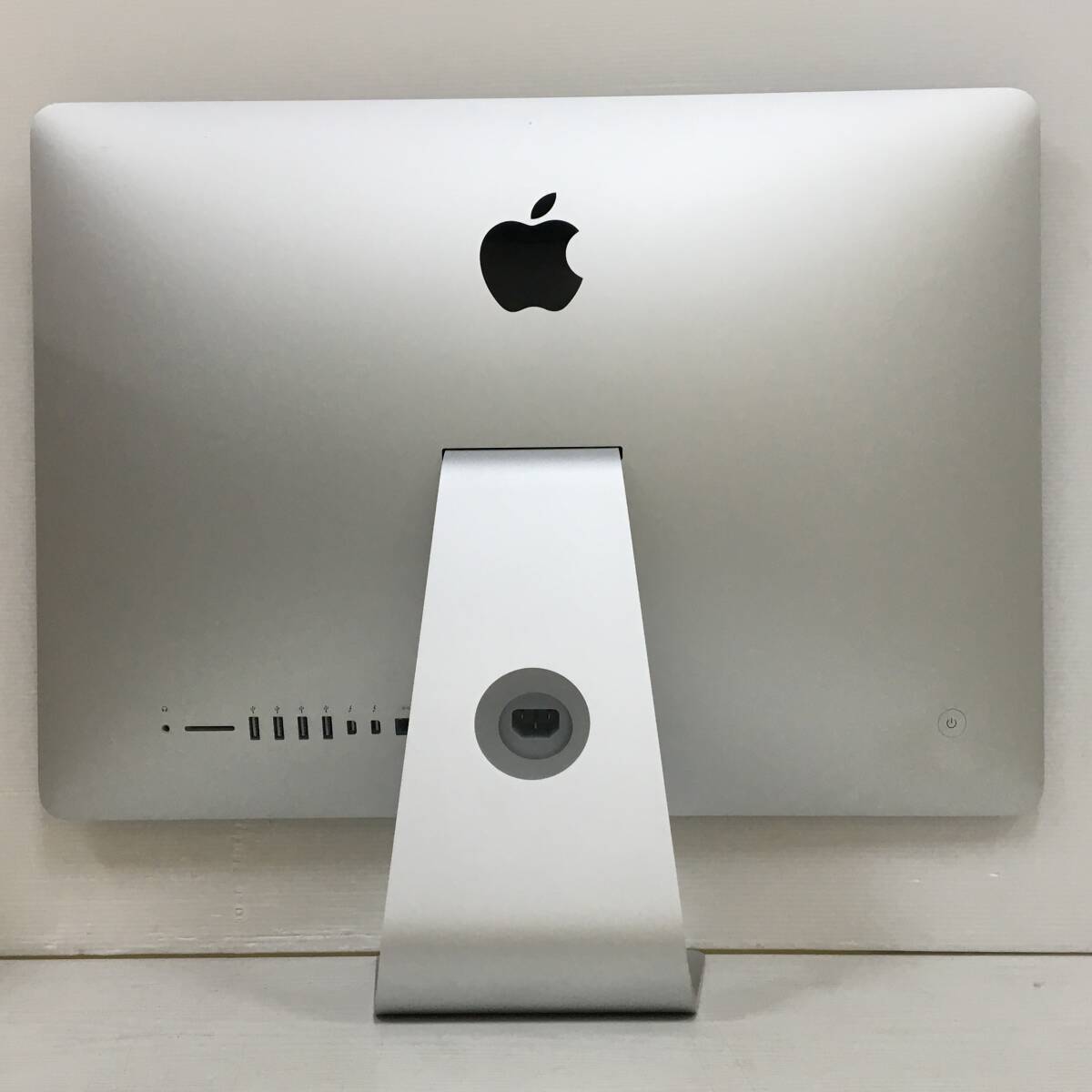☆【美品 21.5インチ】Apple iMac (21.5-inch, Late 2015) A1418 Core i5(5575R)/2.8GHz RAM:8GB/HDD:1TB Monterey ケーブル付属 動作品_画像5