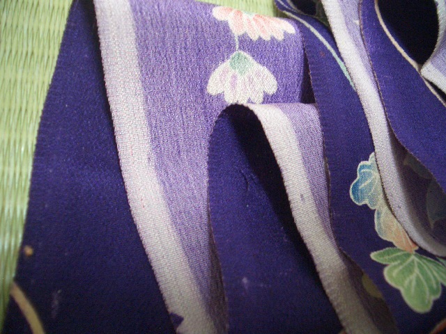 古布正絹錦紗縮緬はぎれ紫地に花柄 30×142㎝ アンティーク昔着物リメイク古裂の画像7