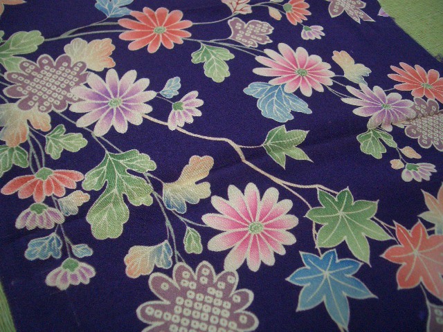 古布正絹錦紗縮緬はぎれ紫地に花柄 30×142㎝ アンティーク昔着物リメイク古裂の画像1