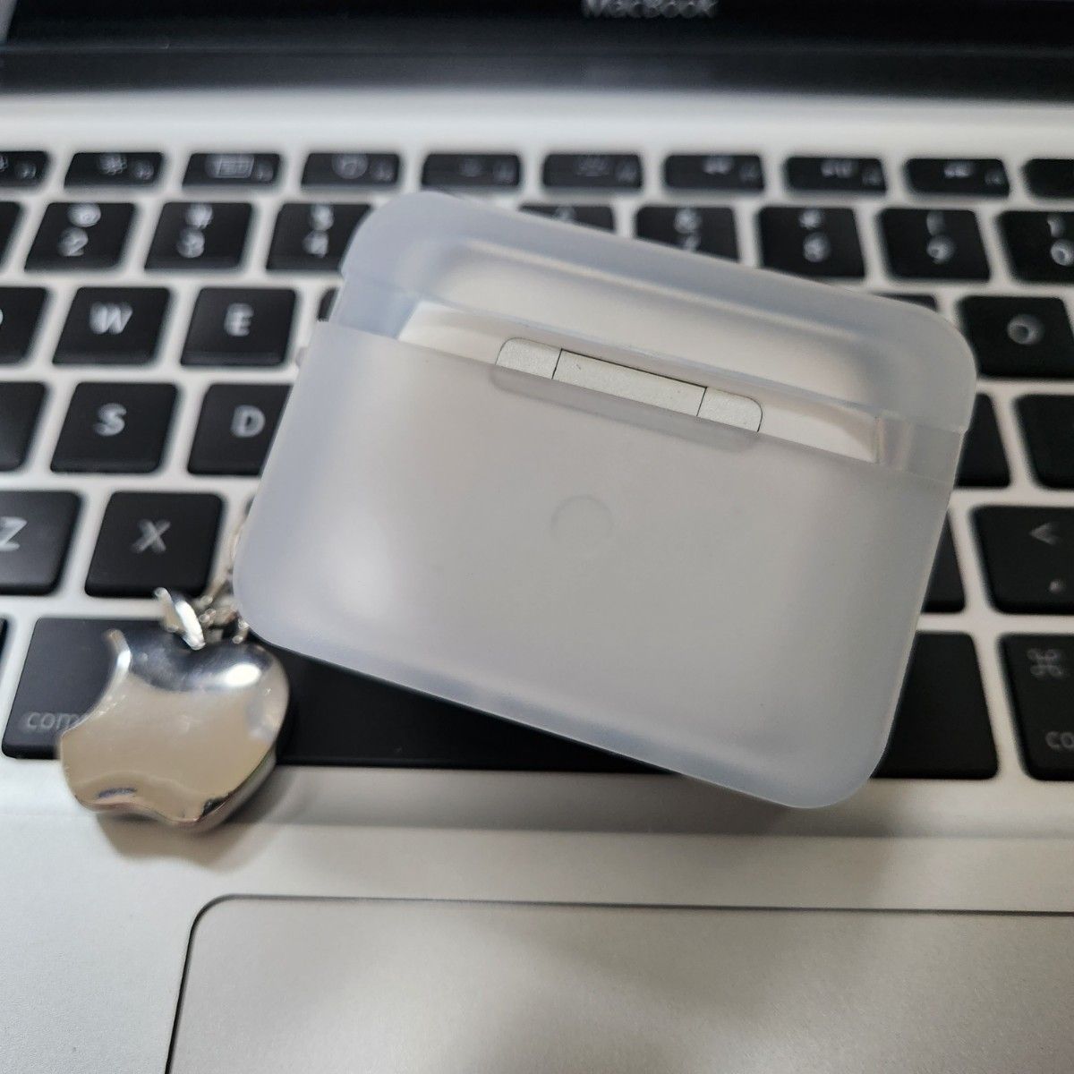 AirPods Pro 2 ケースカバー クリア シルバー鏡面 白ロゴトランク型