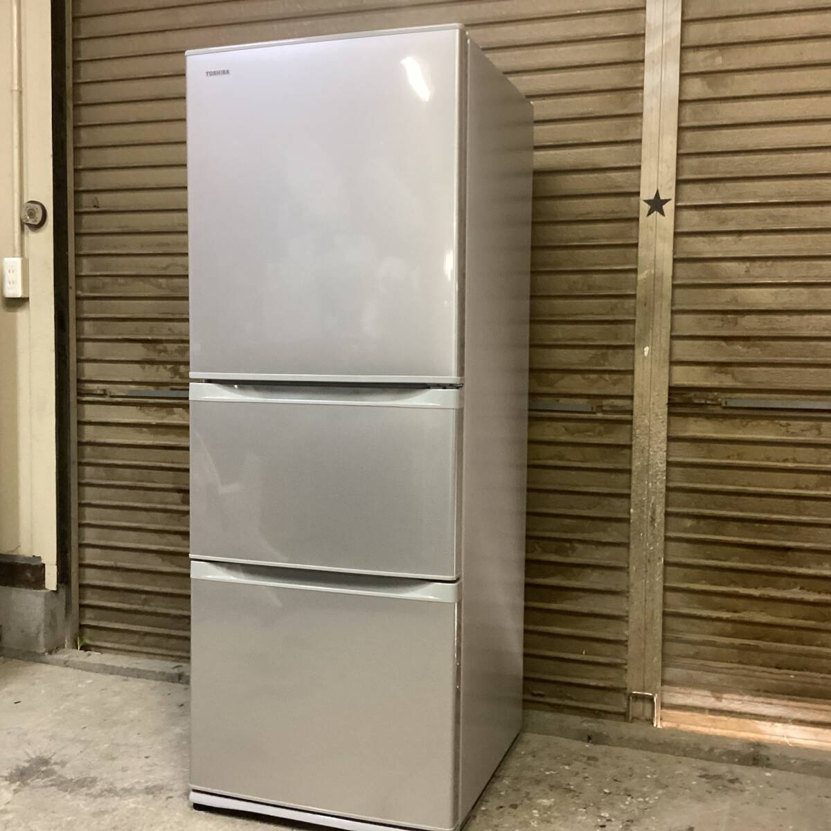 東芝 ノンフロン冷凍冷蔵庫 GR-H34SY 2016年製 340L  3ドア 自動製氷 中古  家財宅急便 / 引取OKの画像1