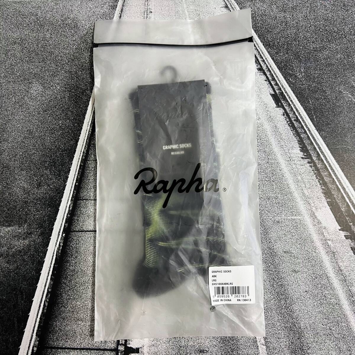 新品 Rapha Graphic Socks Lサイズ (JP 28-30cm) イエロー/ブラック ラファ グラフィック ソックス_画像4