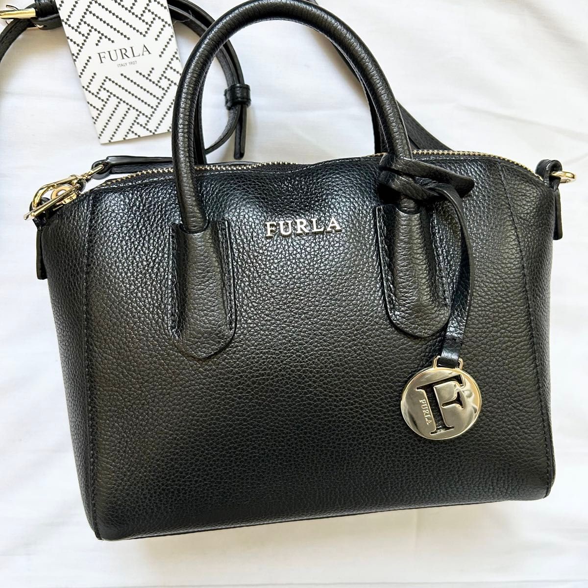 極美品 2way FURLA ショルダーバッグ ハンドバッグ 本革 極美品 2way FURLA ショルダーバッグ ハンドバッグ 本革