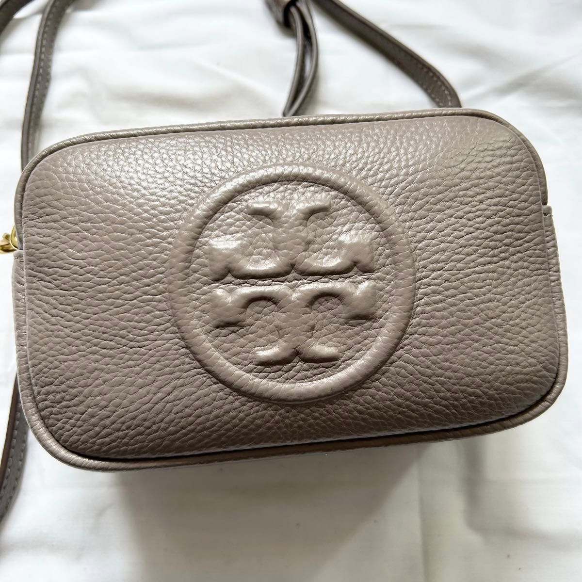 ■極美品■Tory Burch 　ショルダーバッグ　本革　グレージュ　ボンベ