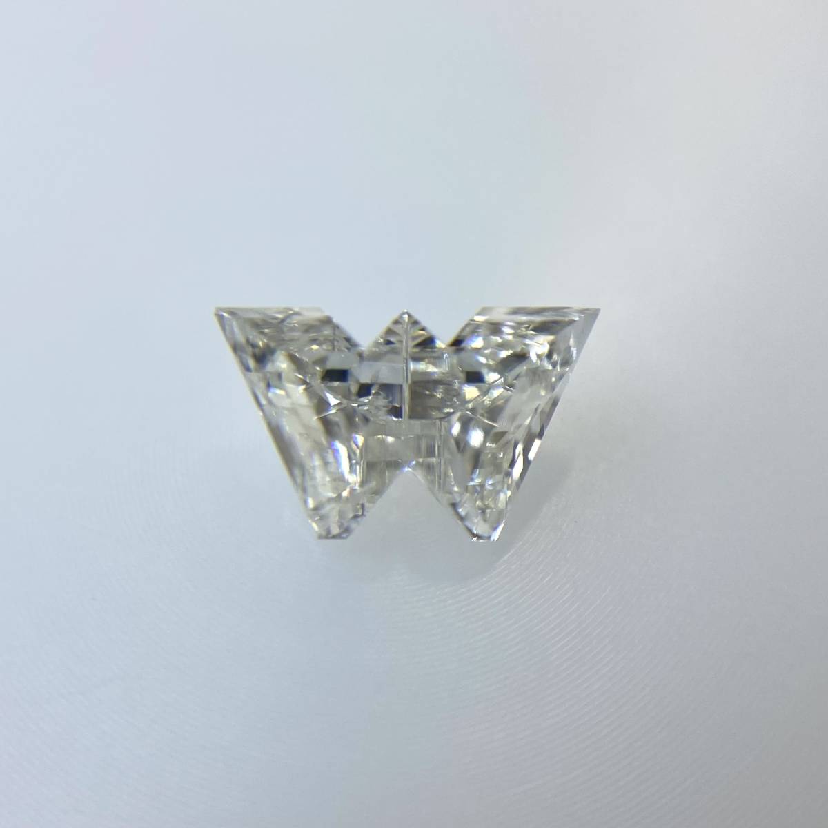 ダイヤモンド！アルファベットW/Mの形！ Dカラー SI1/0.329ct/RT0450/CGL