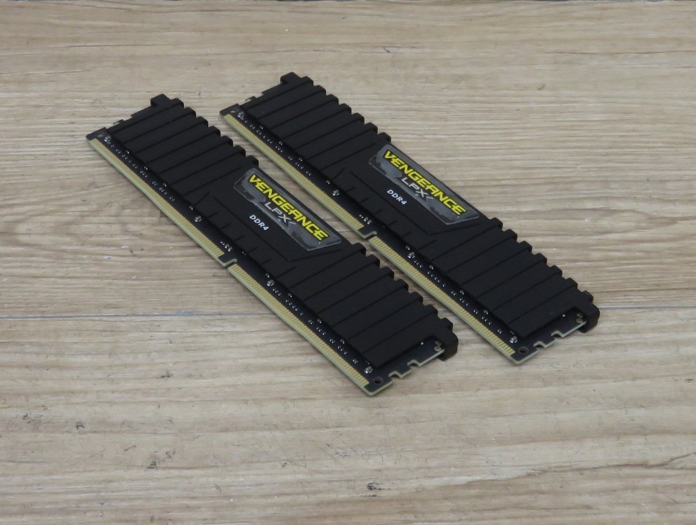 ≪中古品≫Corsair DDR4 CMK16GX4M2A2666C16 8Gx２[t24042216]の画像2