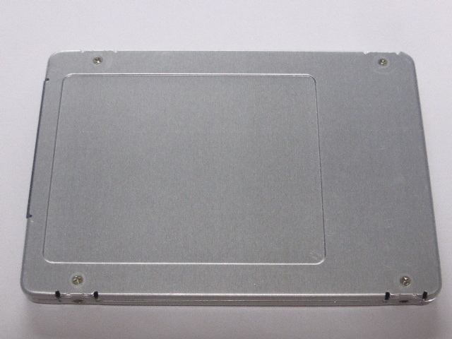 KIOXIA SSD KHK6YRSE3T84 SATA 2.5inch 3.84TB(3840GB) 電源投入回数37回 使用時間180時間 正常判定 本体のみ ラベル欠品 中古品です②の画像2
