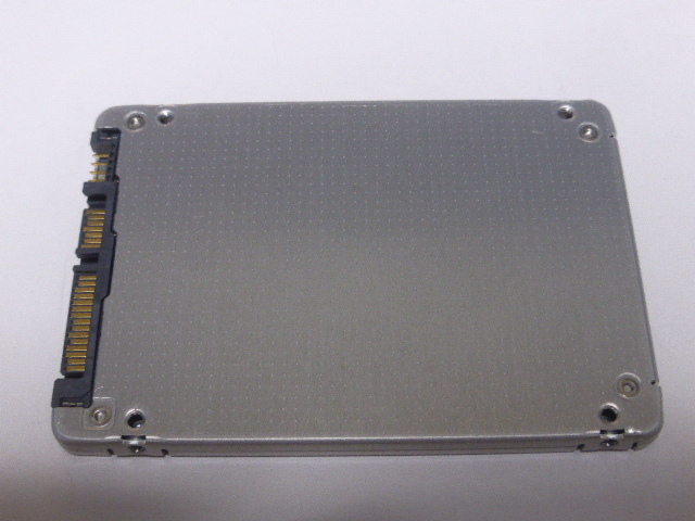 KIOXIA SSD KHK6YRSE3T84 SATA 2.5inch 3.84TB(3840GB) 電源投入回数36回 使用時間912時間 正常判定 本体のみ ラベル欠品 中古品です⑥の画像1