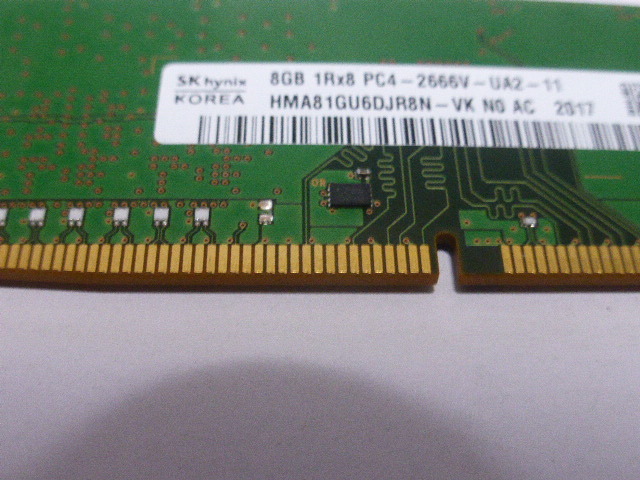 メモリ デスクトップパソコン用 BUFFALO SK hynixチップ DDR4-2666 PC4-21300 8GB 起動しますが小さいチップ欠損ありの為ジャンク品扱です の画像5