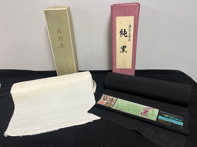 草木染 誂え染 匠 黒紋付 黒生地 衿字付 京都黒染協会 ちりめん 正絹 八丁水撚糸 白生地 ２点 U625の画像1