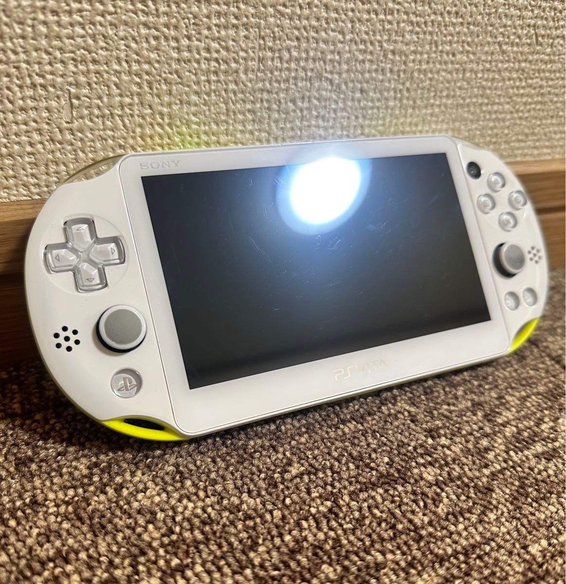 ソニー PSVita Wi-Fiモデル PCH-2000 イエローホワイト