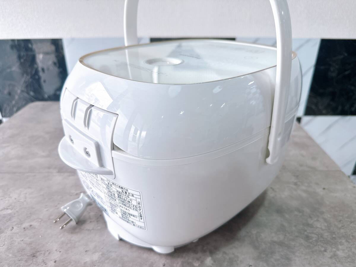 SR-KT068 ホワイト パナソニック Panasonic IHジャー炊飯器 炊飯ジャー (3.5合炊き)　2019年製 通電確認済み 動作品　中古　（ス083）_画像5