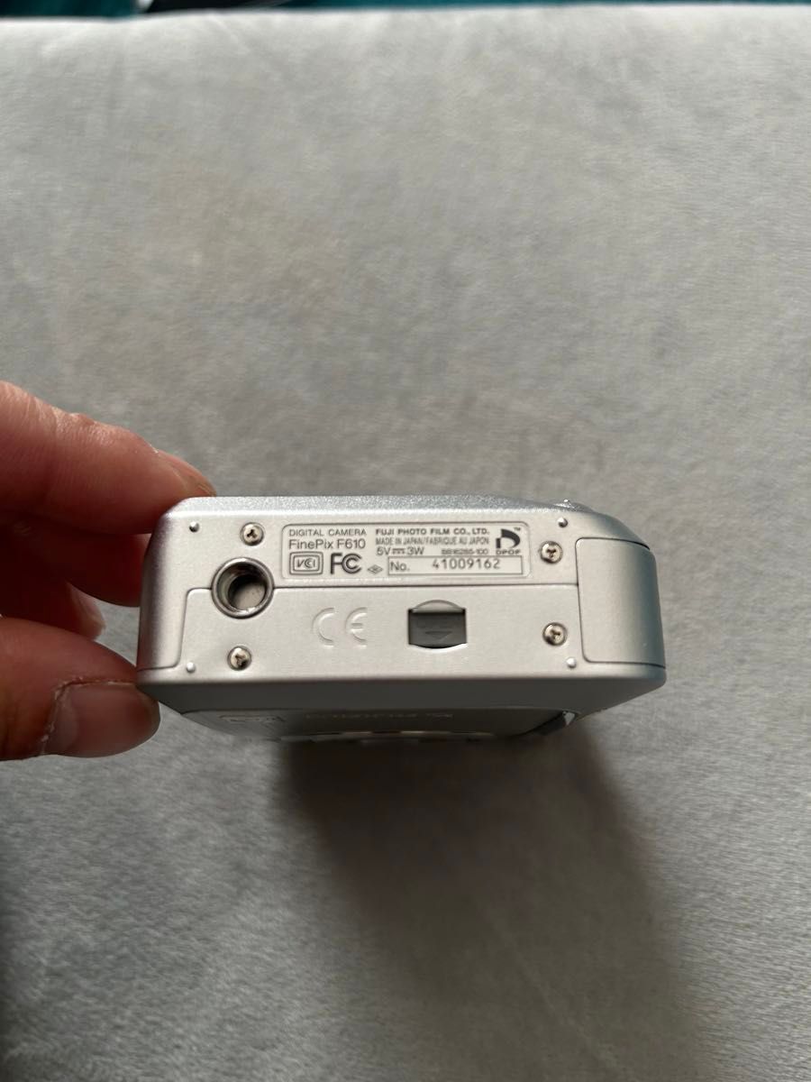 ほぼ新品 訳あり FUJIFILM FinePix F610 デジタルカメラ 付属品 ほぼ新品 訳あり FUJIFILM FinePix F610 デジタルカメラ 付属品