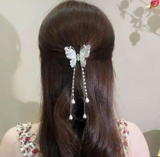 フェイクパールラインストーンバタフライタッセルクローヘアクリップ