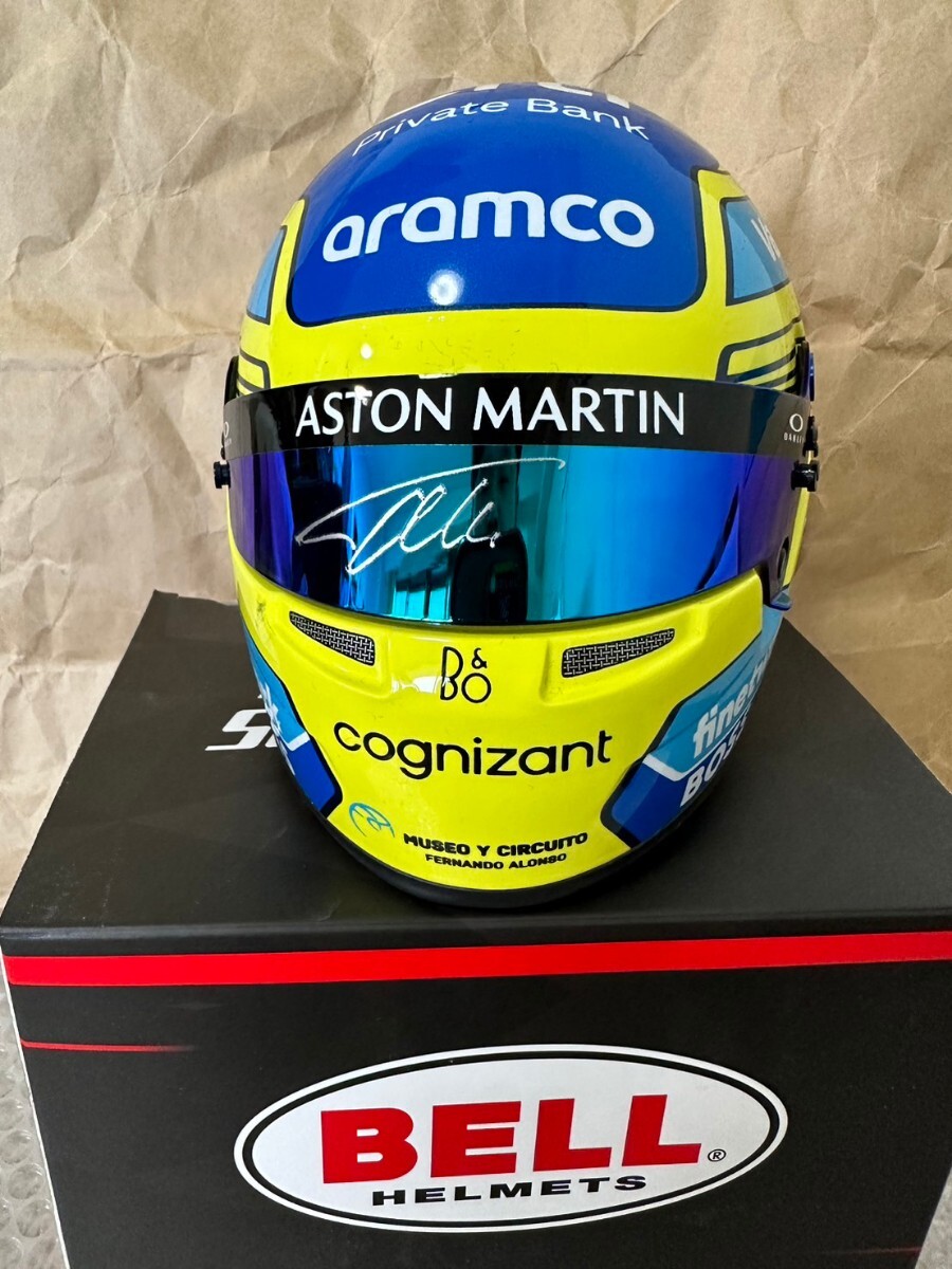 F1 1/2サイズヘルメット F.アロンソ直筆サイン入りFernando Alonso 2024 アストンマーティン Bellの画像2