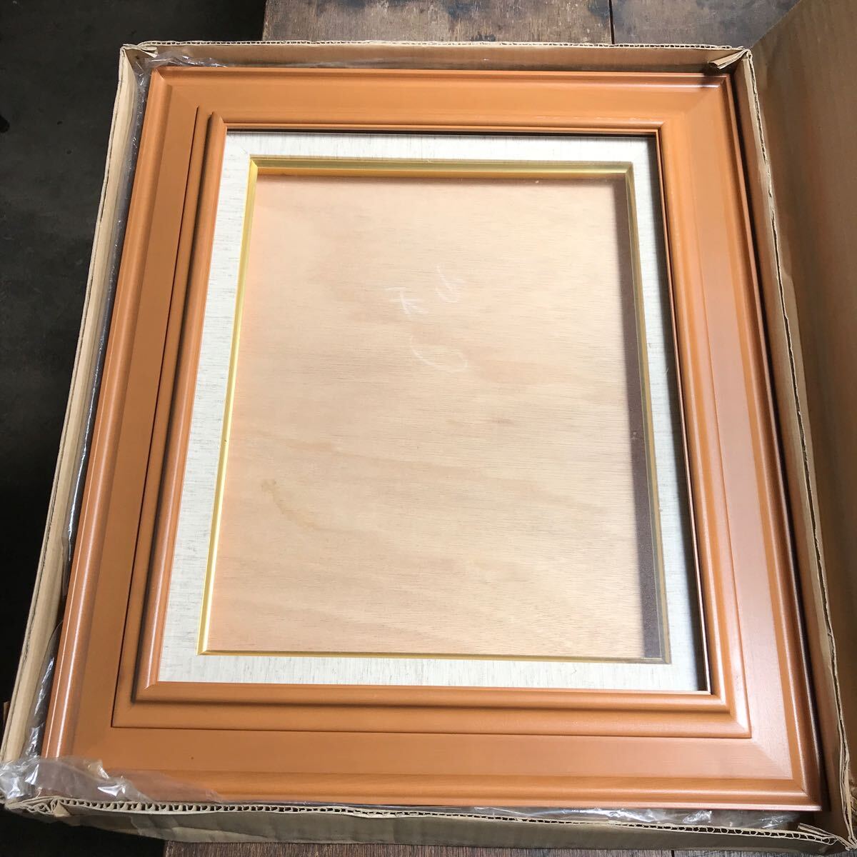F6号 シンプルウッドフレーム 内側金 木製枠 油彩額縁 空額 ガラス 箱付き_画像1