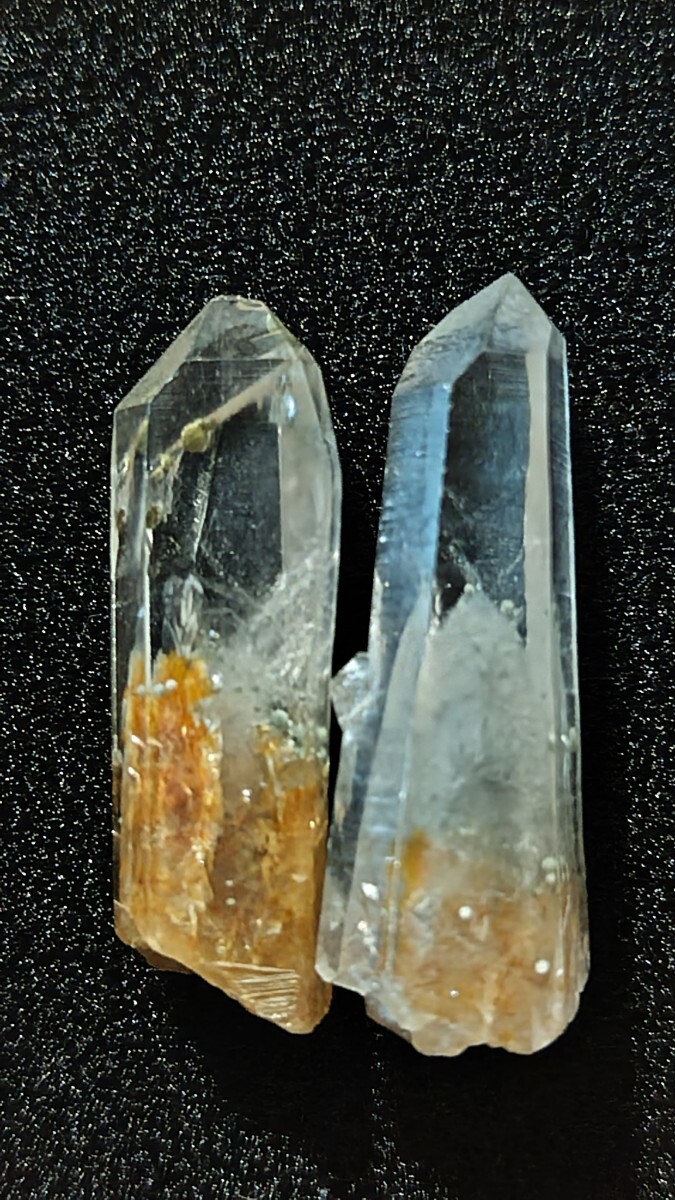 国産鉱物大分県尾平鉱山産マリモ入り水晶18本セットです。