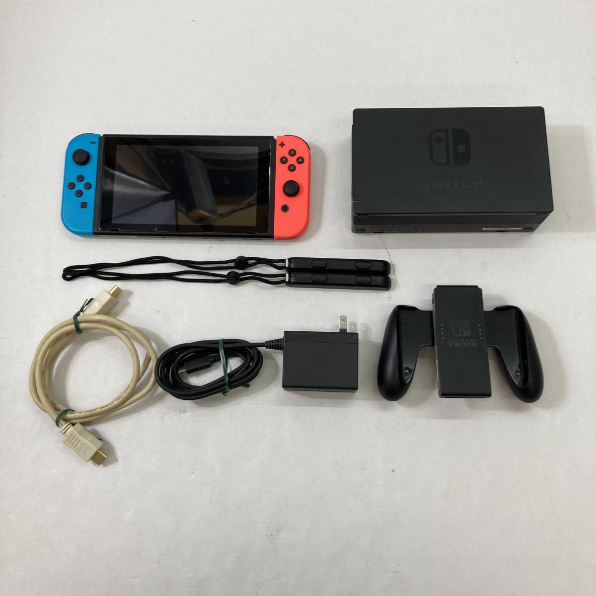 (26423) ■ Nintendo Switch 旧型 ネオン ※HDMIケーブル非純正品 中古品の画像3