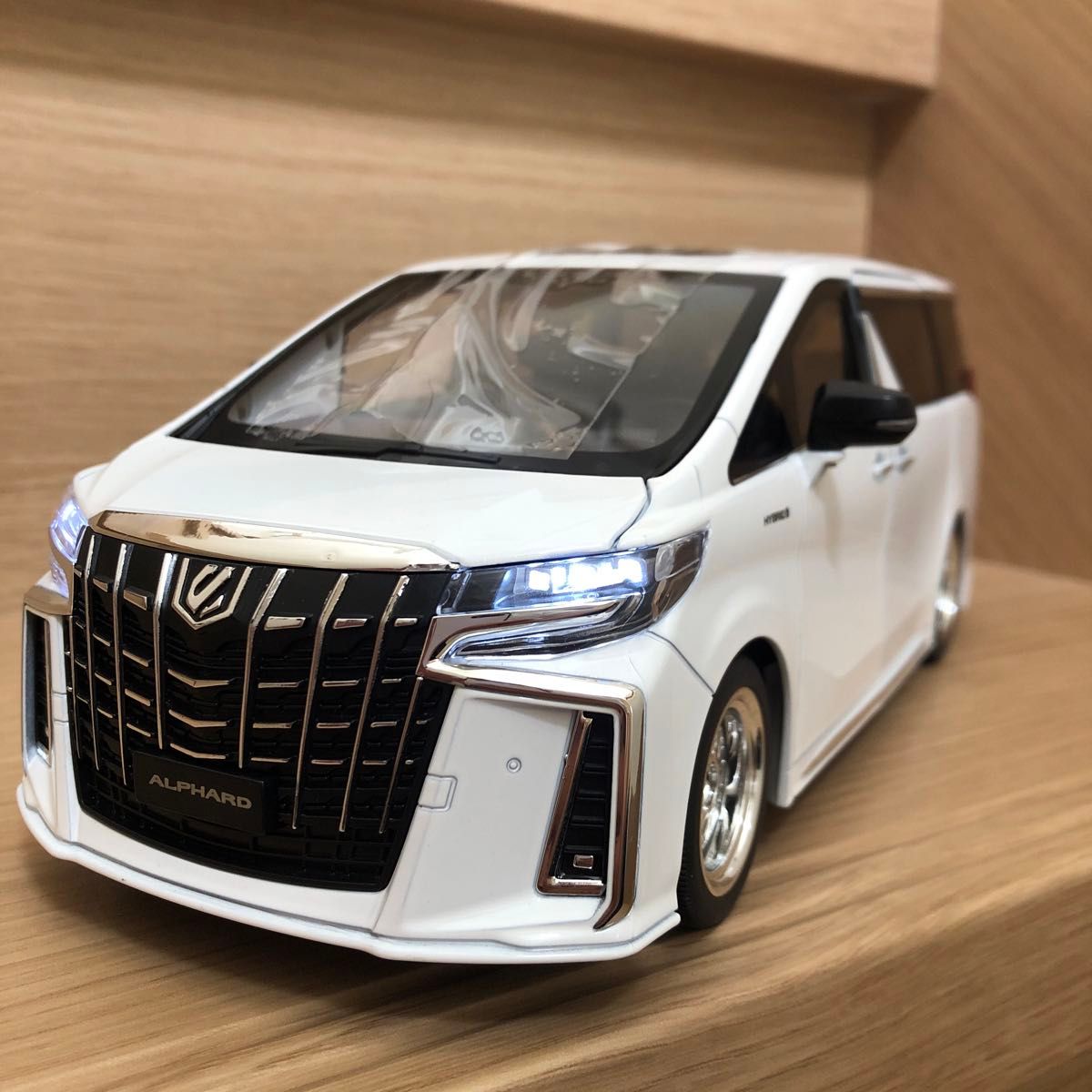 電動スライドドア搭載 新品 1/18 トヨタ アルファード ミニカー 電動スライドドア搭載 新品 1/18 トヨタ アルファード ミニカー