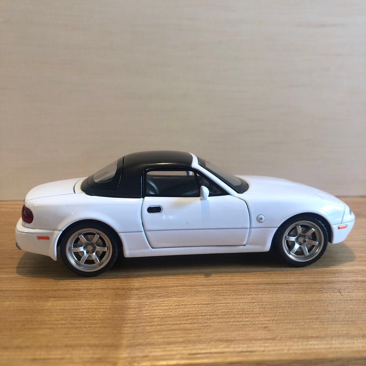 1/32 マツダ ロードスター ミニカー白 NA6CE NA8C MX-5 ホワイトパール