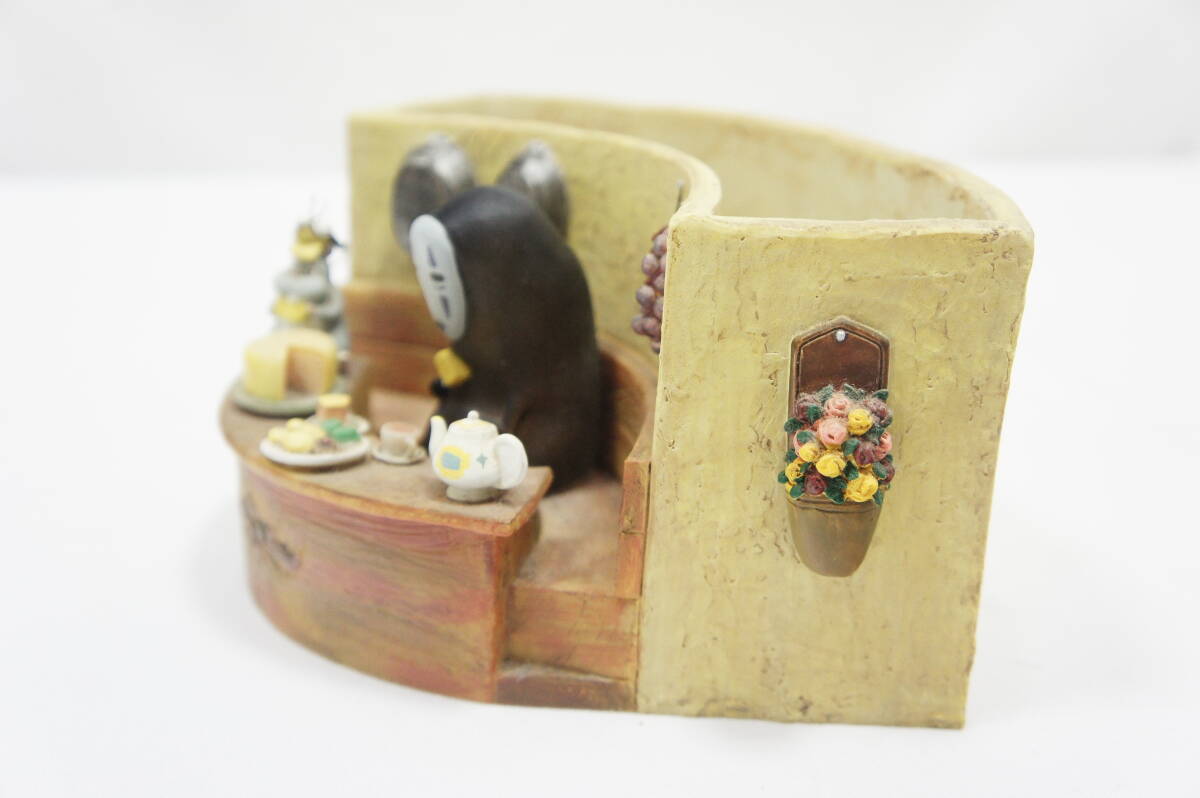 ジブリがいっぱいプランターシリーズ 千と千尋の神隠し カオナシと坊ネズミ プランター 陶器 植木鉢の画像4