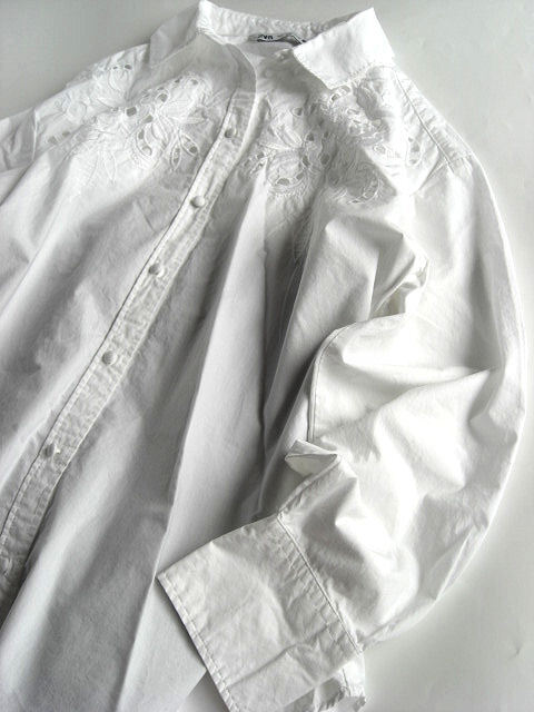 ザラZARA カットワークコットン刺繍長袖シャツ 白 Sの画像2