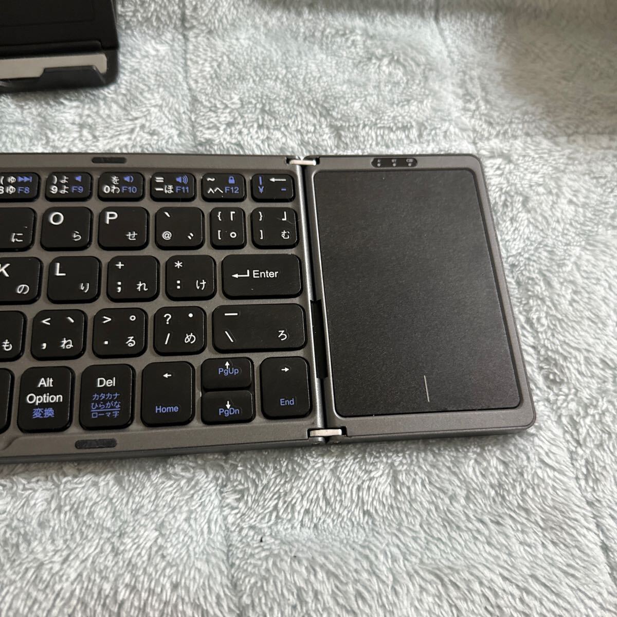 コンパクト　折りたたみ　キーボード　Bluetooth ewin TYPE-c 充電　ケース　スタンド付き_画像5