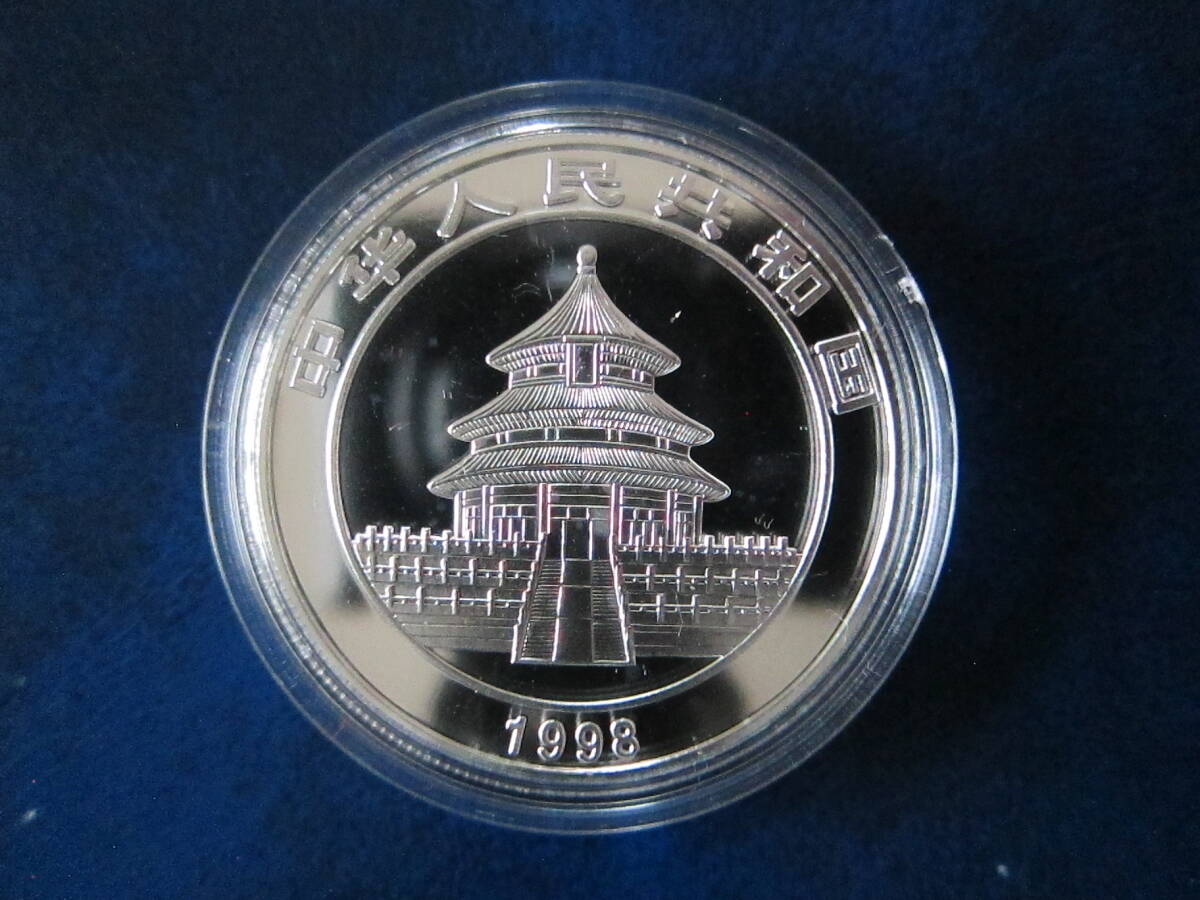 中国　１９９８年パンダ銀貨　１０元　３１．１グラム_画像2