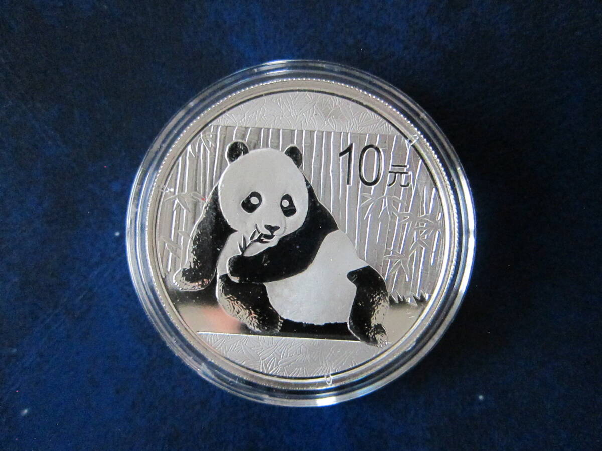 中国 ２０１５年パンダ銀貨 １０元 ３１．１グラムの画像1