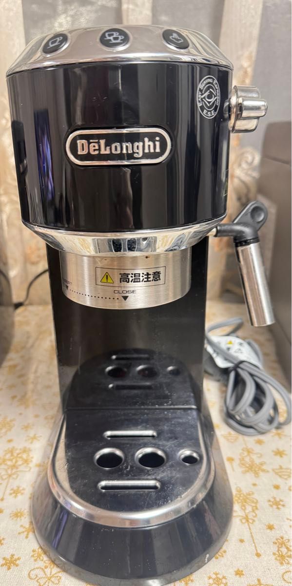 デロンギ デディカ エスプレッソ・カプチーノメーカー EC680BK デロンギ デディカ エスプレッソ・カプチーノメーカー EC680BK