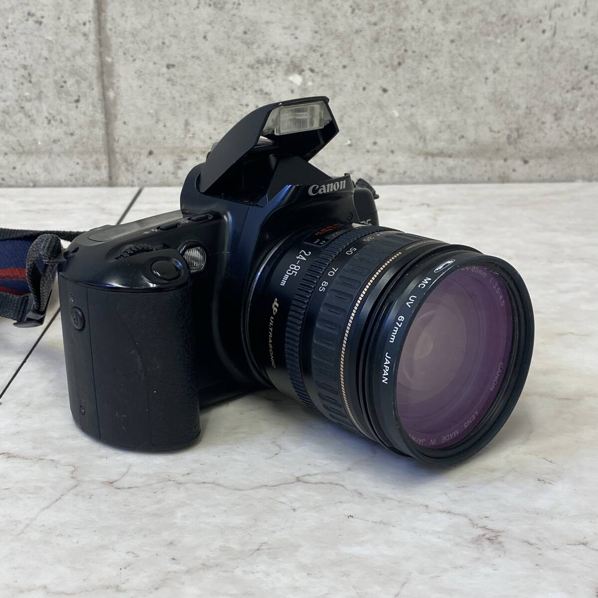  【値下げ 送料無料】 フィルム一眼レフカメラ CANON EOS500 初代EOS KISS 欧州向け輸出モデル レンズ付 電池交換済 動作品 現状品 A410-2_画像1
