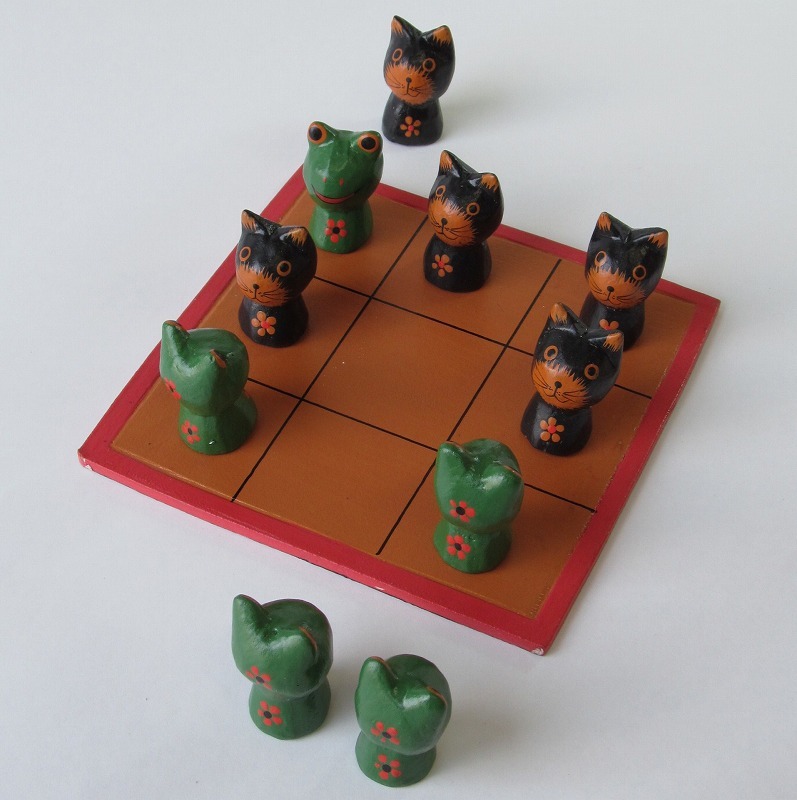 バリネコ VS カエル のチェス バリ猫 蛙の木彫りの置物【メール便OK】【テーブルゲーム ボードゲーム ○×ゲーム】YSA-010299_画像2
