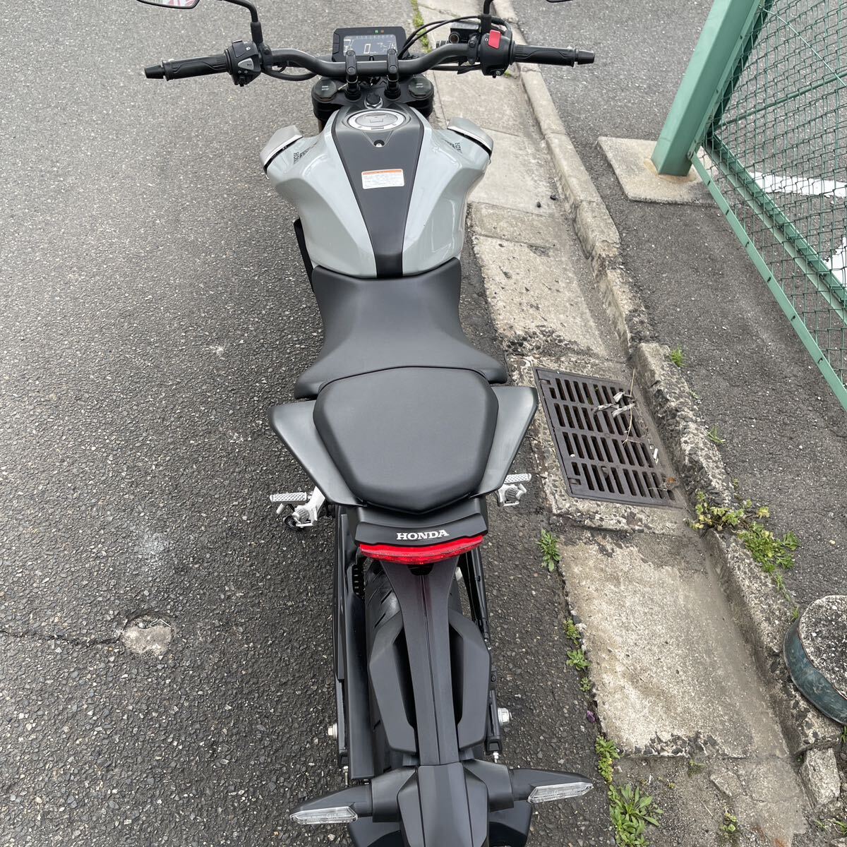 現行JC91型 ホンダ CB125R ABS 7159km 新型DOHCエンジン SHOWAブロンズ倒立フォーク ENKEIブロンズホイール 原付二種 全国配送 売切 CB250Rの画像9