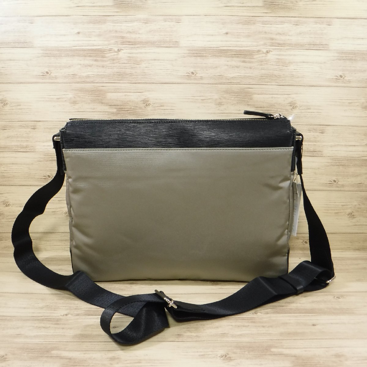 BB733 CK カルバンクライン 定価28600円 新品 ショルダーバッグ A4対応 日本製 テンプル 809123 グレー CALVIN KLEIN_画像5