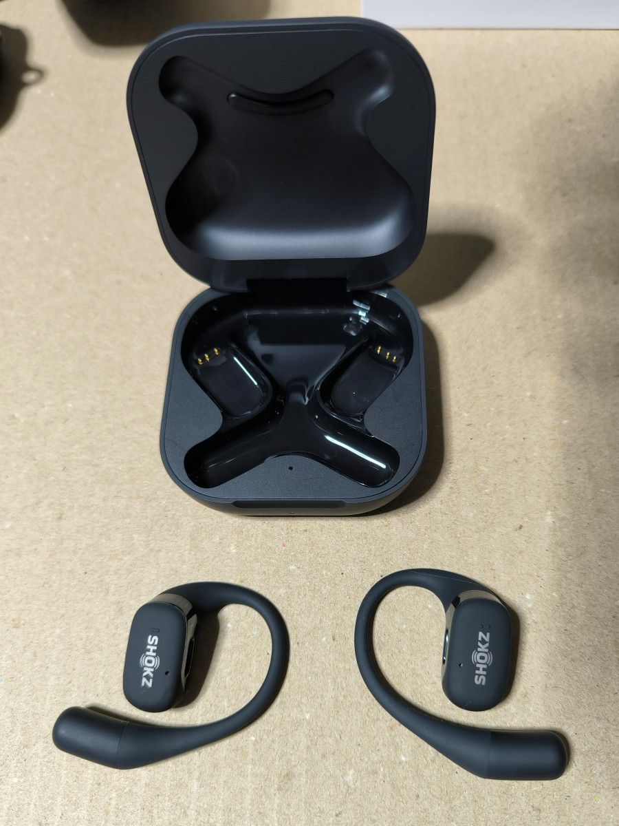 Shokz OpenFit ブラック 中古美品 Bluetooth ワイヤレスイヤホンマイク メーカー保証 ケース2種類おまけ付き